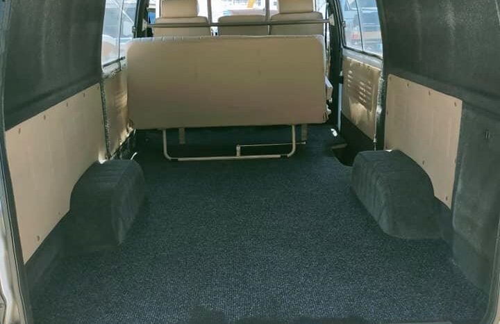 Toyota Hiace completo