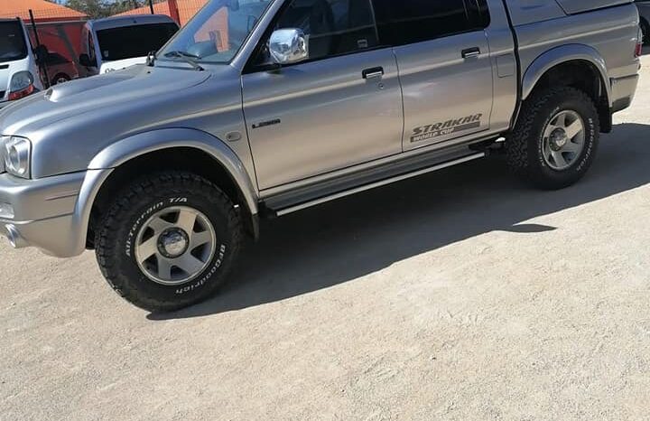 Mitsubishi L200 Strakar WorldCup completo