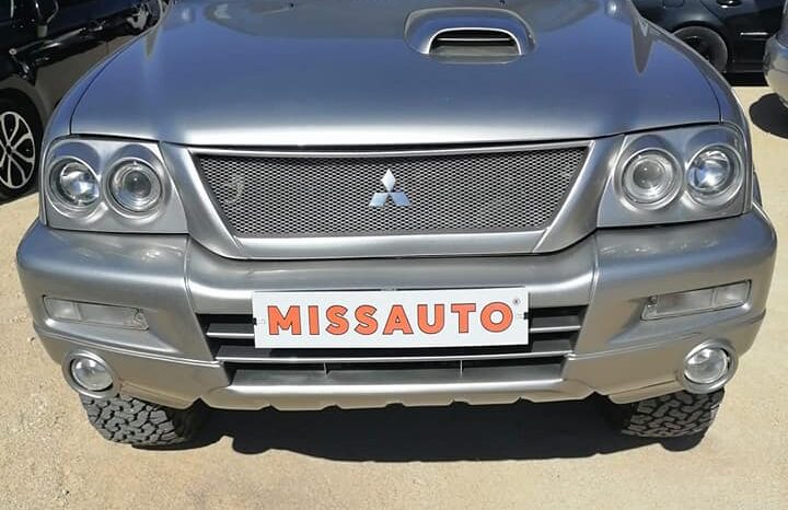 Mitsubishi L200 Strakar WorldCup completo