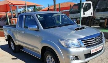 TOYOTA HILUX 2.5 D-4D 4WD completo