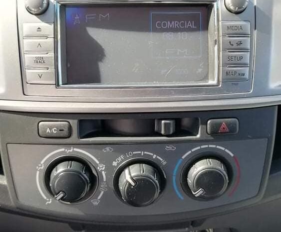 TOYOTA HILUX 2.5 D-4D 4WD completo