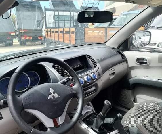 MITSUBISHI L200 (4 LUGARES) completo