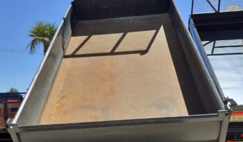 MITSUBISHI CANTER FUSO (7-LUGARES 7.5OOKILOS TRIBASCULANTE) completo