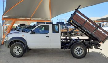 NISSAN NAVARA 4X4 (4 LUGARES BASCULANTE) completo