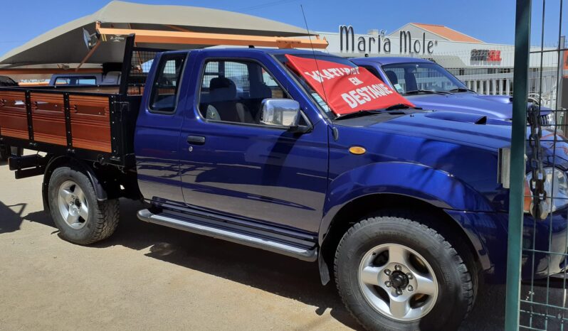 NISSAN NAVARA 4×4 (4-LUGARES) completo