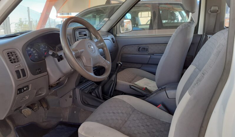 NISSAN NAVARA 4X4 (4 LUGARES BASCULANTE) completo