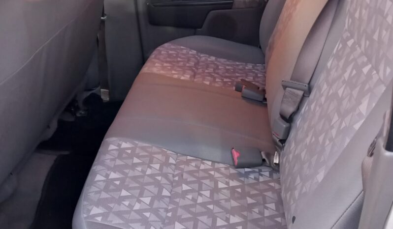 ISUZU D-MAX (6 LUGARES 4X4) completo