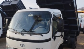 TOYOTA DYNA (TRI BASCULANTE ) completo