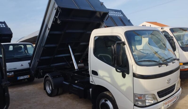 TOYOTA DYNA (TRI BASCULANTE ) completo