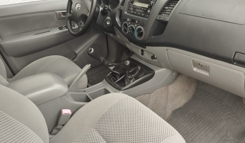 TOYOTA HILUX D-4D 4X4 completo