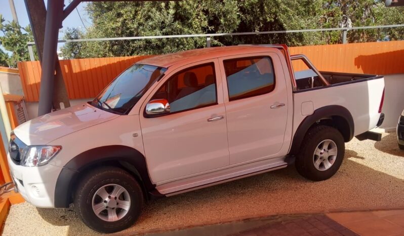 TOYOTA HILUX D-4D 4X4 completo