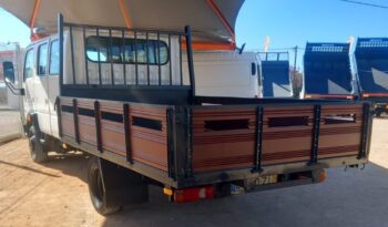 NISSAN CABSTAR  (CABINE TRIPLA 9 LUGARES COM CAIXA) completo