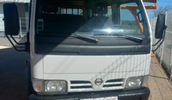 NISSAN CABSTAR  (CABINE TRIPLA 9 LUGARES COM CAIXA) completo