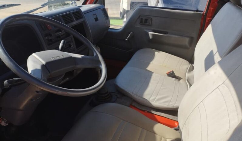 TOYOTA DYNA 150 (CABINE DUPLA TRI BASCULANTE) completo