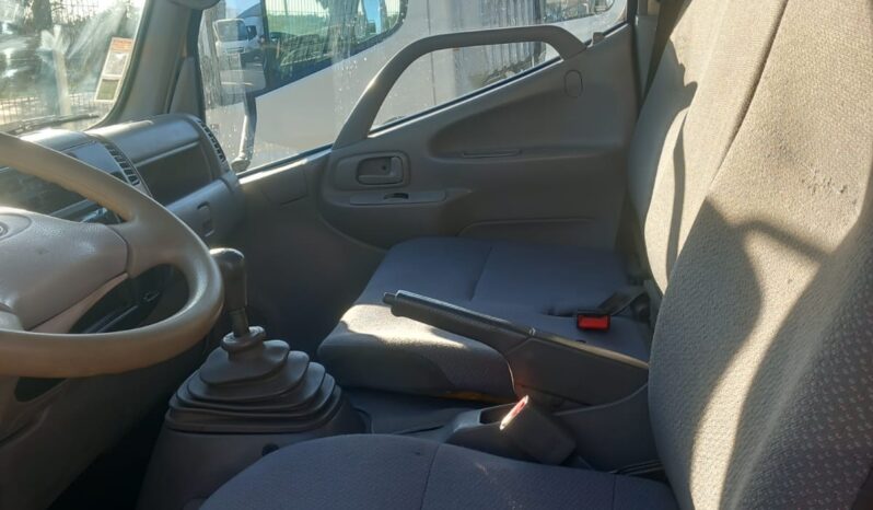 TOYOTA DYNA 3.0 D4D (CABINE DUPLA 6 LUGARES TRI BASCULANTE) completo