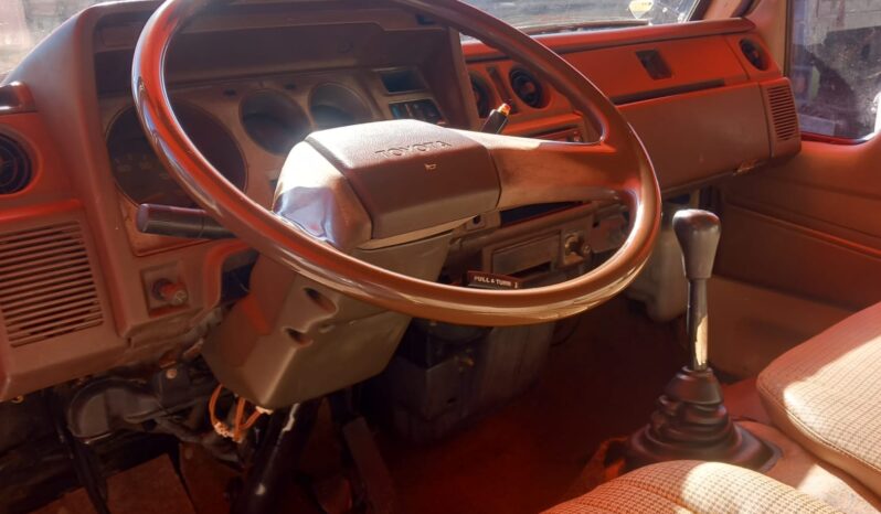 TOYOTA DYNA 150  (MÁQUINA DE GUERRA) completo