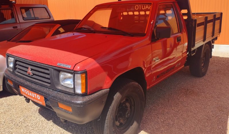 MITSUBISHI L200 4X4 (CAIXA DE MADEIRA) completo