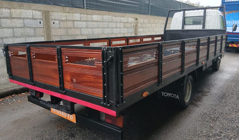 TOYOTA DYNA M 2.5 D4D  (Caixa de madeira 5.40m de comprimento e 2.0 de largura) completo