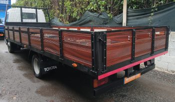 TOYOTA DYNA M 2.5 D4D  (Caixa de madeira 5.40m de comprimento e 2.0 de largura) completo