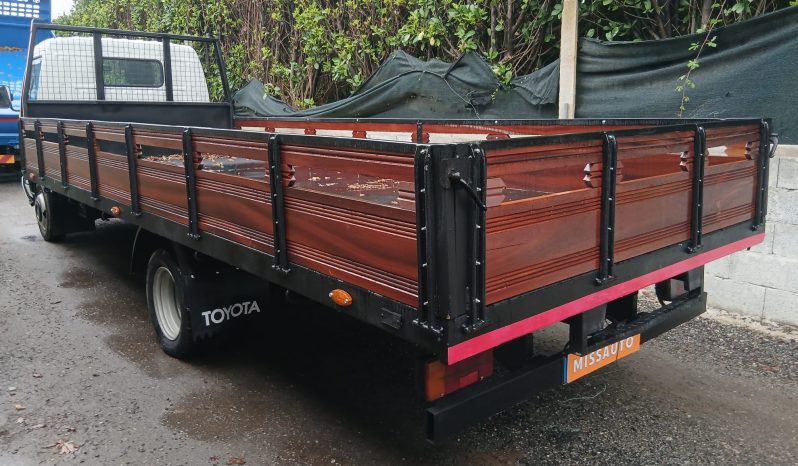 TOYOTA DYNA M 2.5 D4D  (Caixa de madeira 5.40m de comprimento e 2.0 de largura) completo
